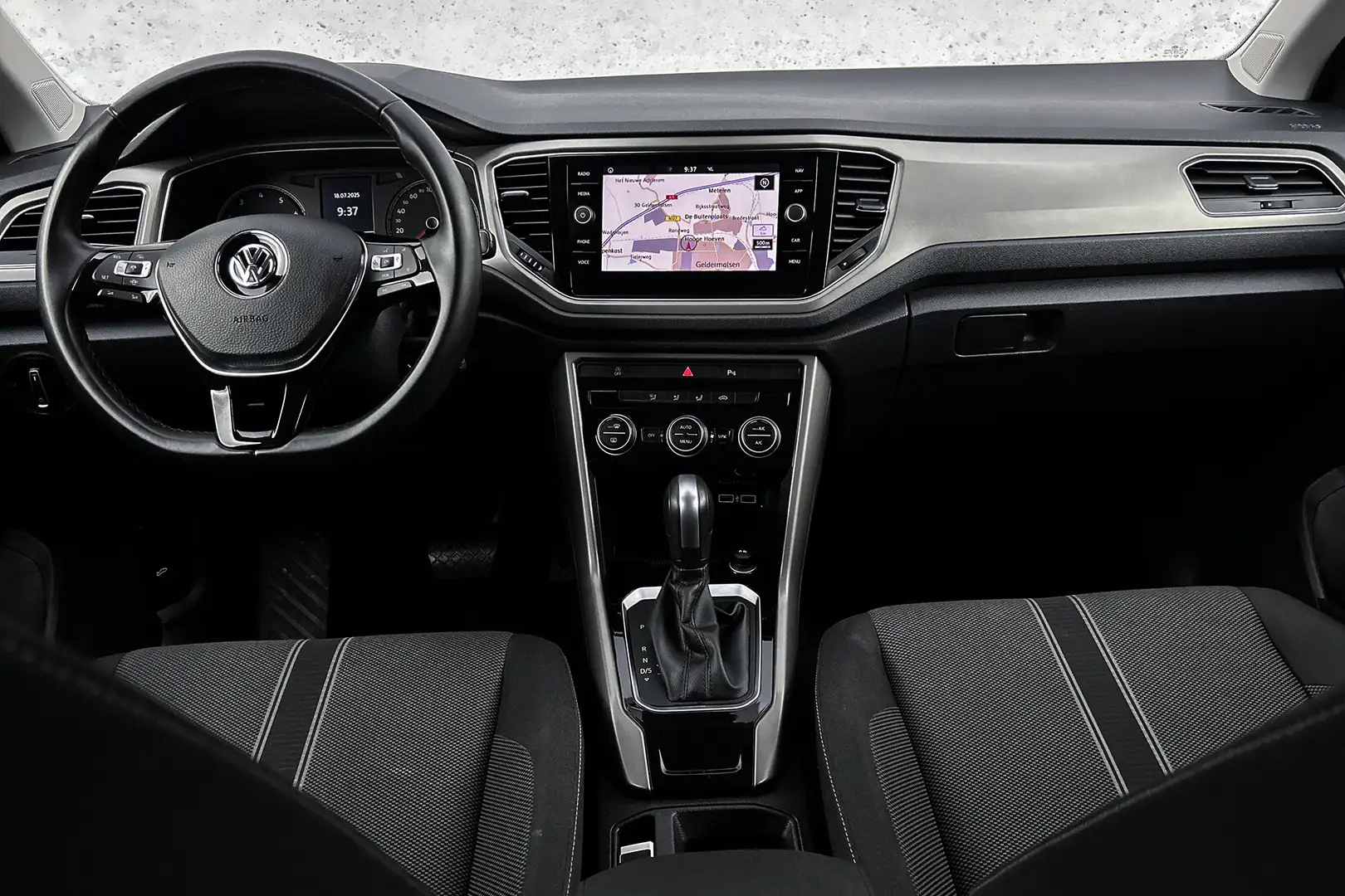 Volkswagen T-Roc 1.5 TSI Style | Trekhaak | Parkeersensoren | Adapt Gris - 2