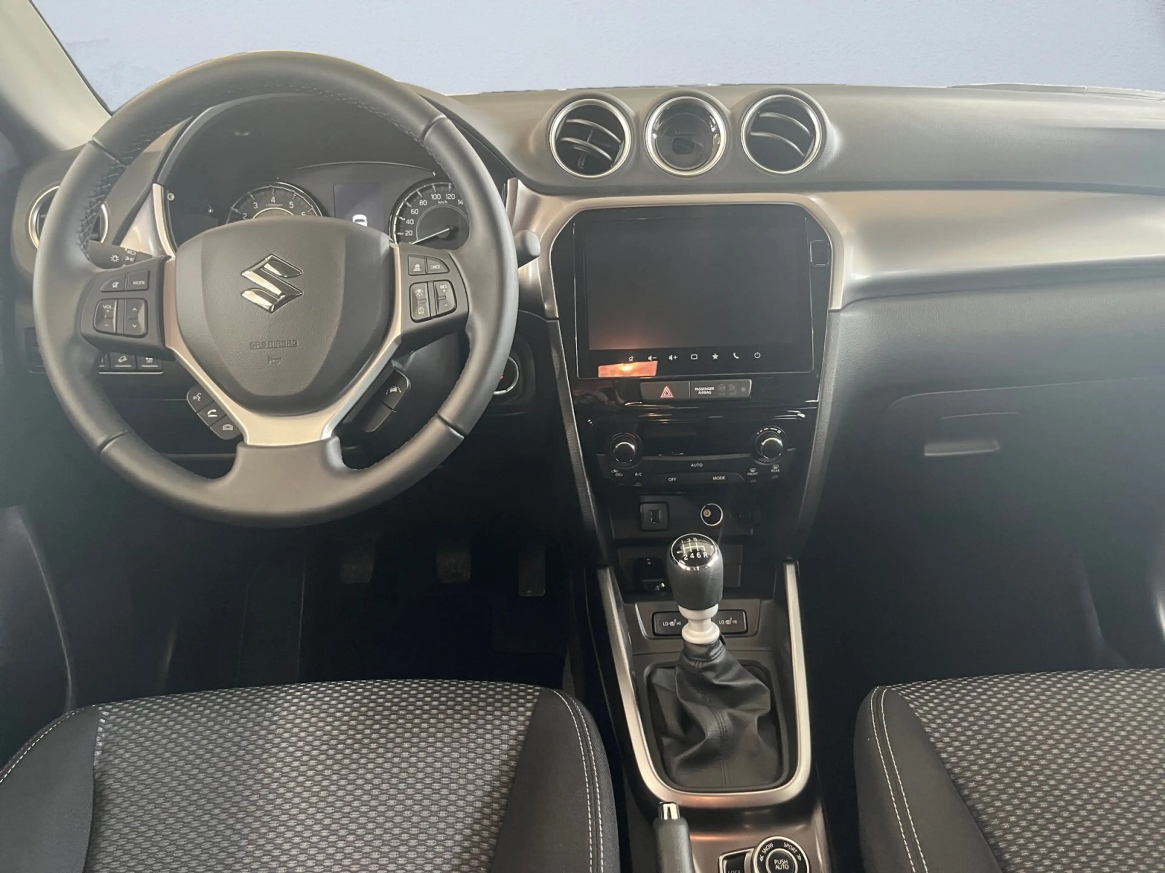 Suzuki Vitara DITC 1.4 Boosterjet Shine Allgrip ACC LED — photo 8