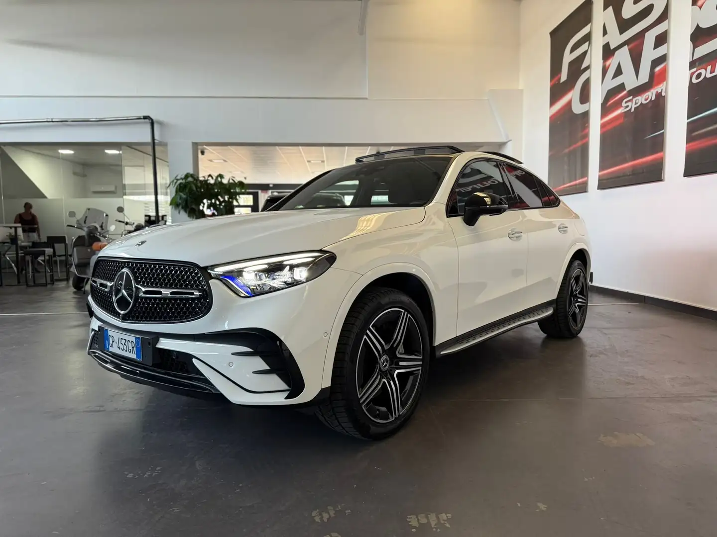 Mercedes-Benz GLC 300 GLC Coupe 300 de phev AMG Line Premium Plus 4matic Wit - 2