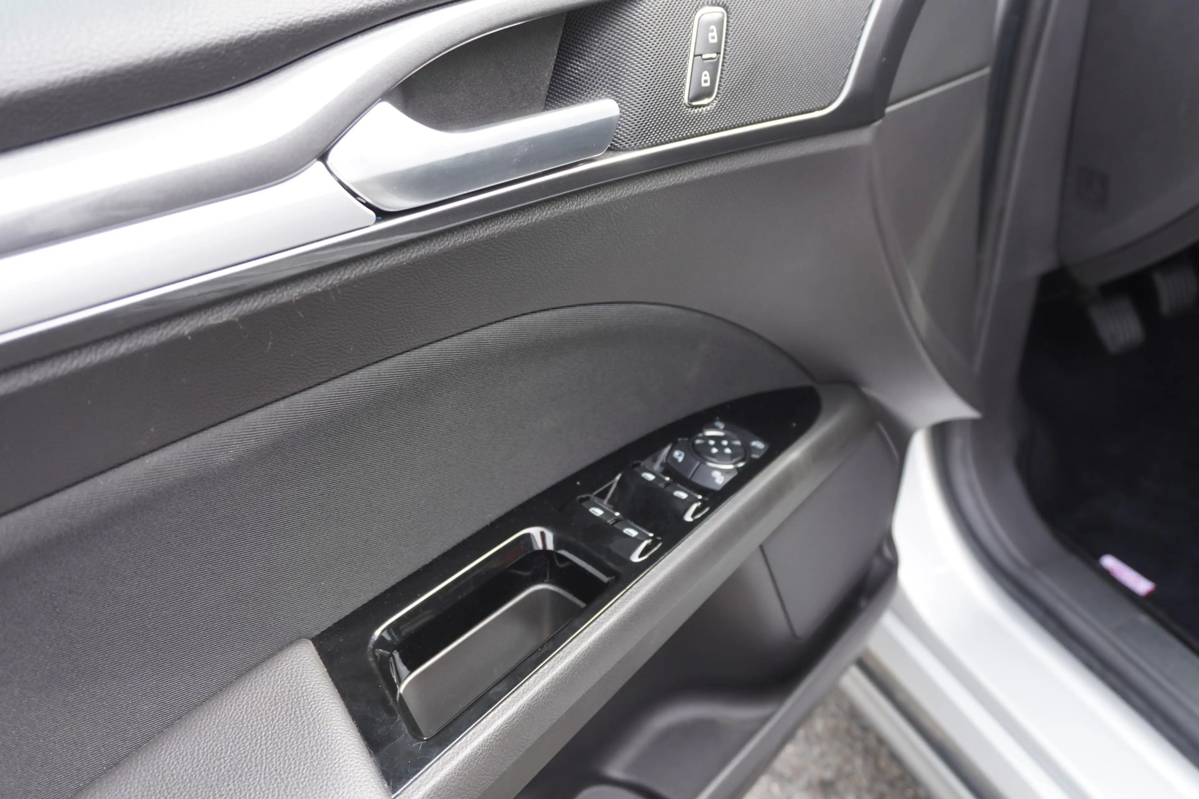 Ford Mondeo Turnier 2.0 EB Navi SYNC Kamera PDC AHK — photo 24