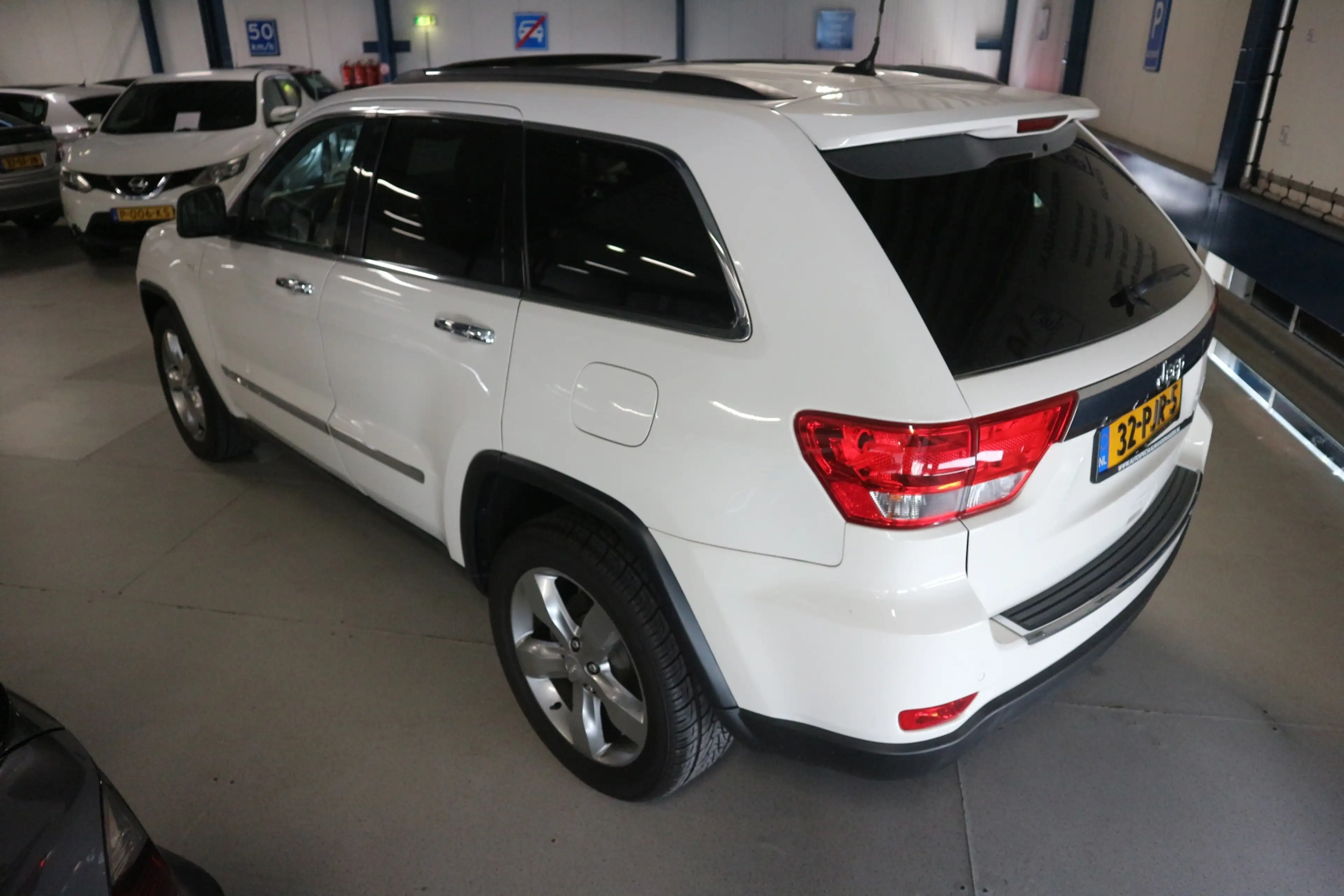 Jeep Grand Cherokee 3.6 Overland / ORG NED / FULL SERVICE / WHITE PACK — photo 11