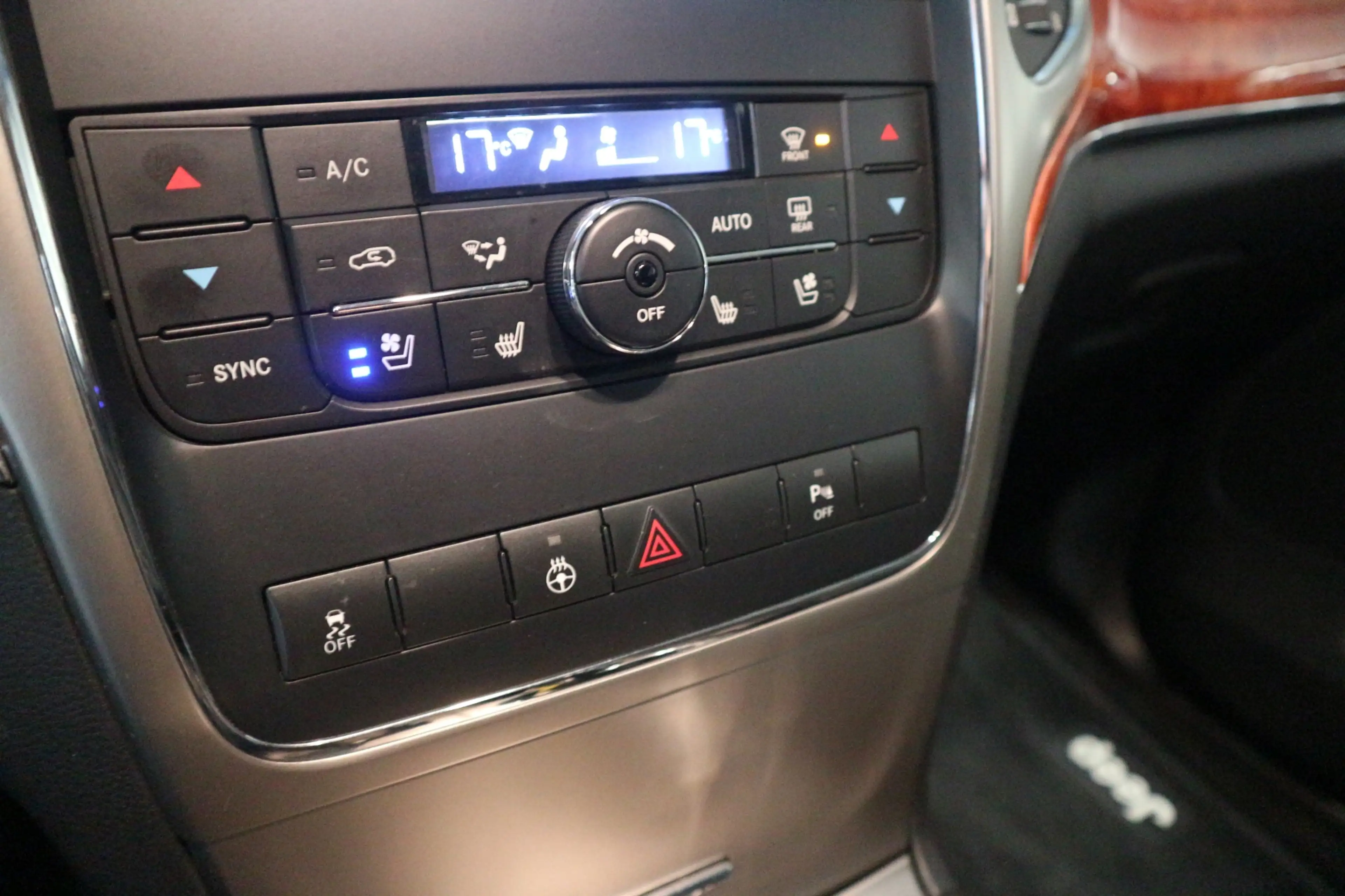 Jeep Grand Cherokee 3.6 Overland / ORG NED / FULL SERVICE / WHITE PACK — photo 6