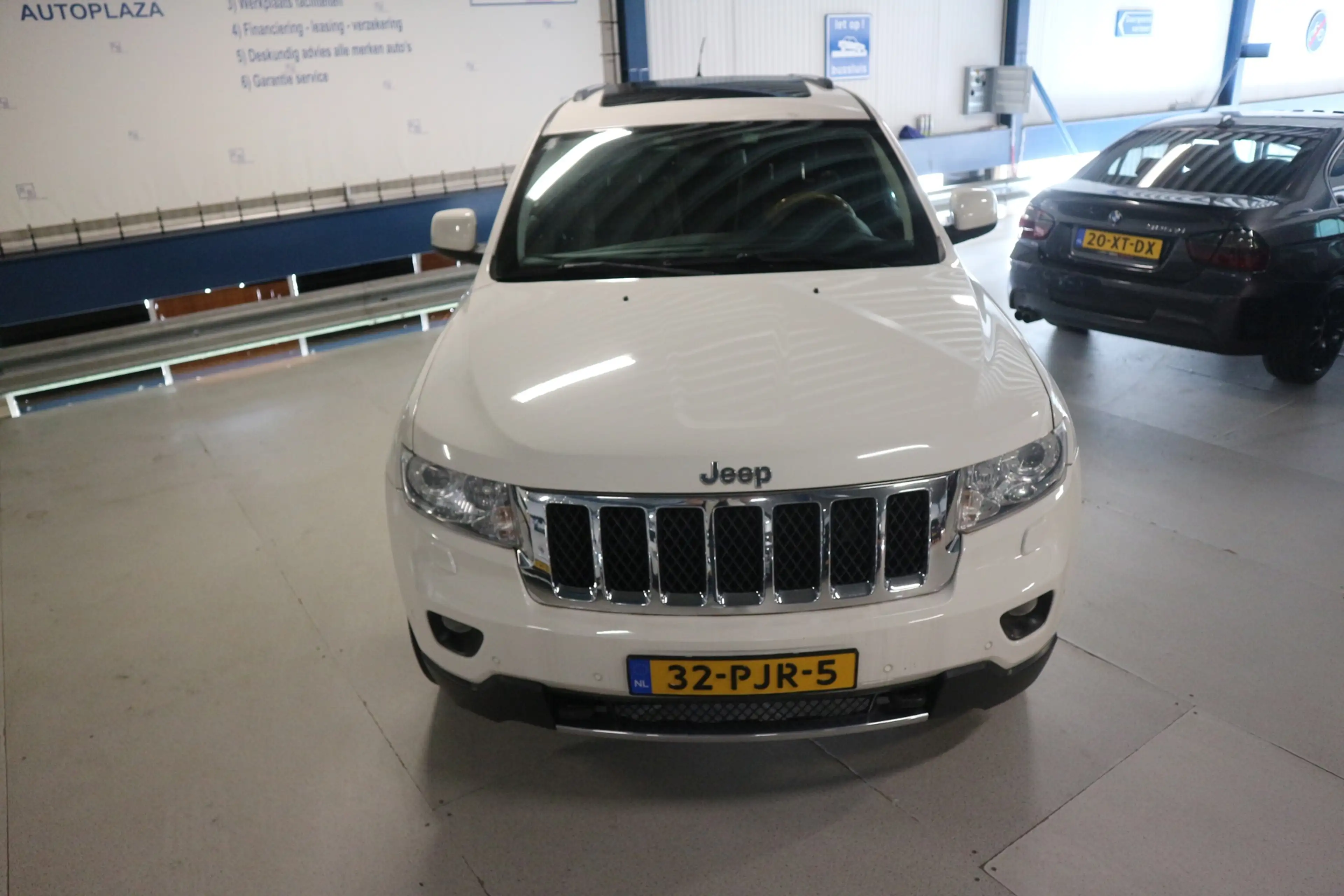 Jeep Grand Cherokee 3.6 Overland / ORG NED / FULL SERVICE / WHITE PACK — photo 9