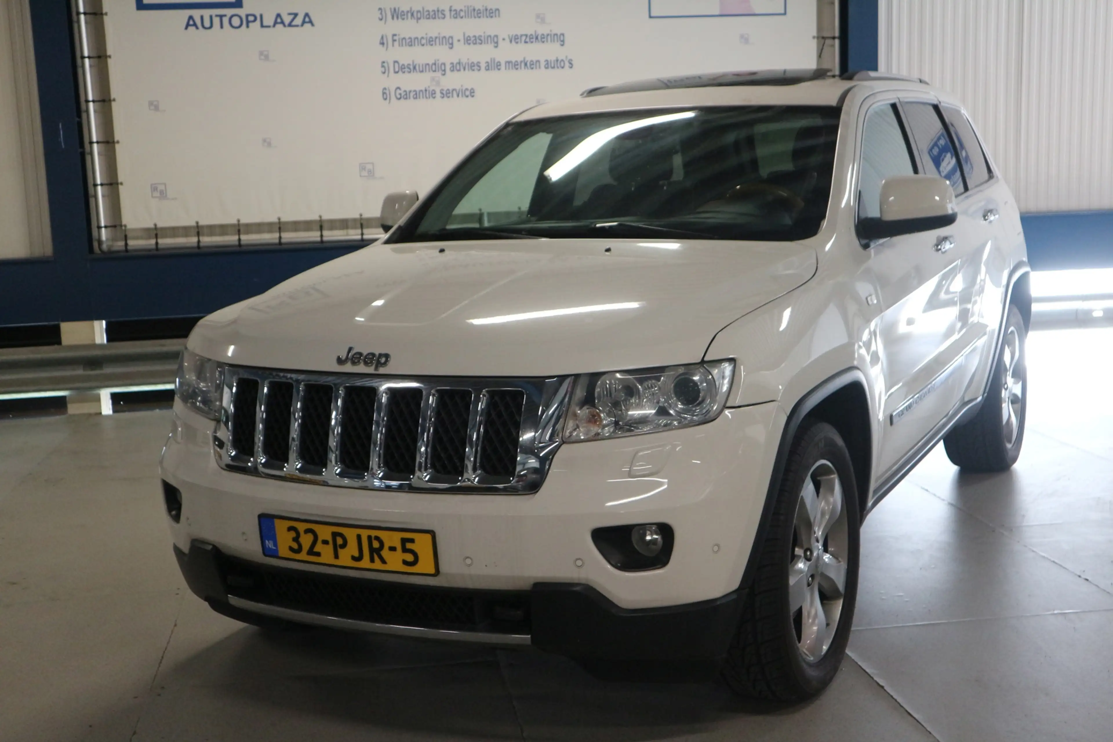 Jeep Grand Cherokee 3.6 Overland / ORG NED / FULL SERVICE / WHITE PACK — photo 7