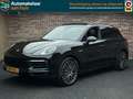 Porsche Cayenne 3.0 E-Hybrid Pano Trekhaak Porsche Aproved Garanti Zwart - thumbnail 1
