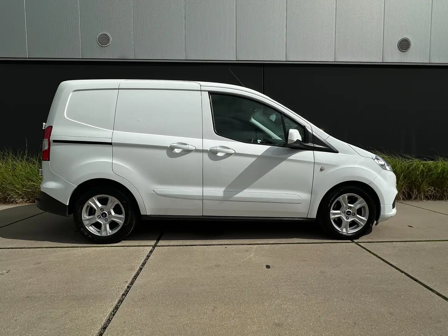 Ford Courier 288 / TREKHAAK / BJ 18 / CAMERA / 10725,-incl. BTW Bianco - 2