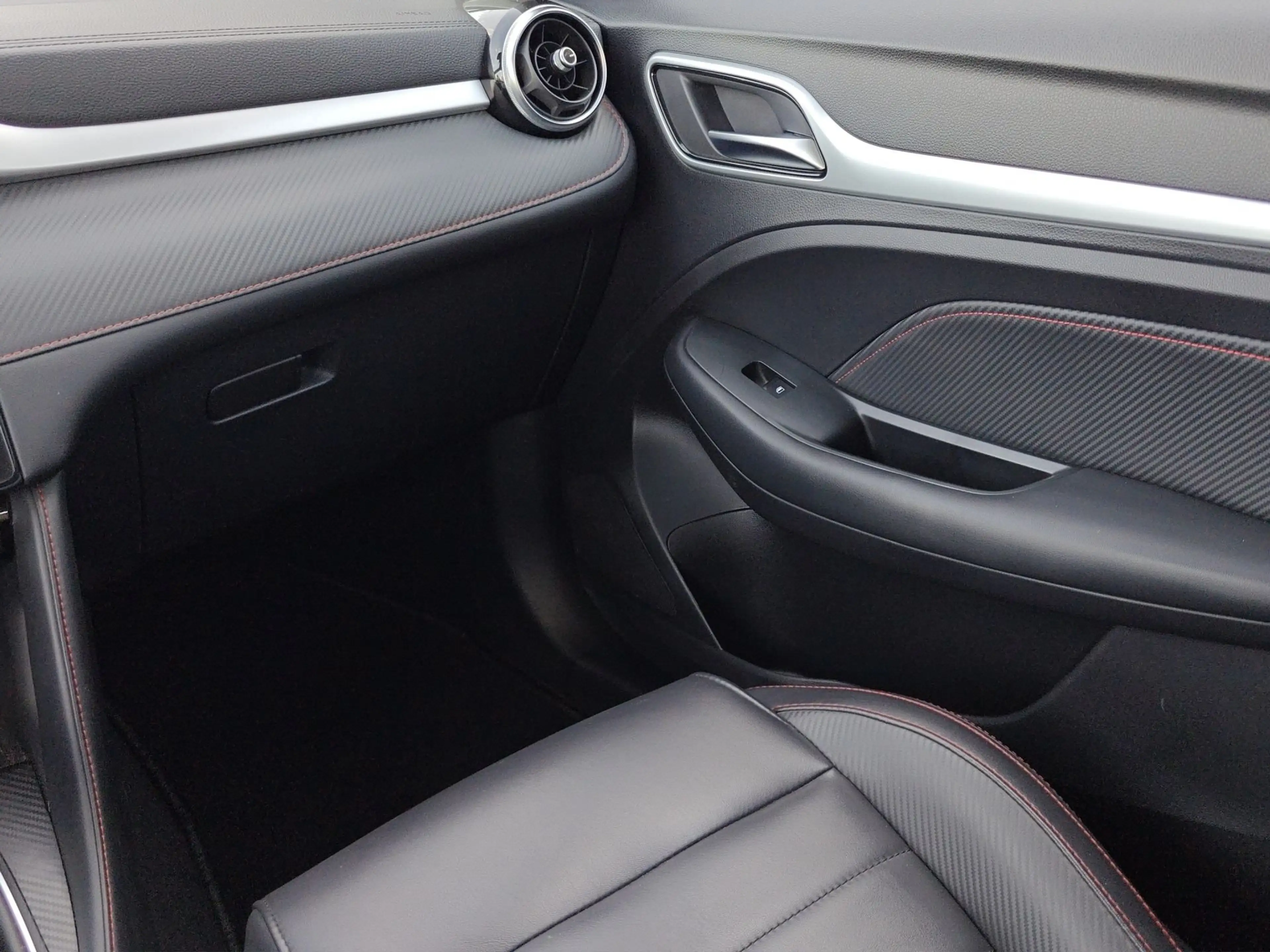 MG ZS VTi-Tech Luxury — photo 15