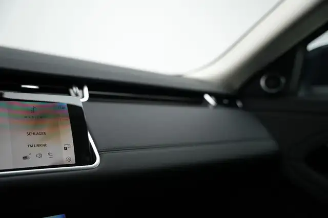 Land Rover Range Rover Evoque view 26
