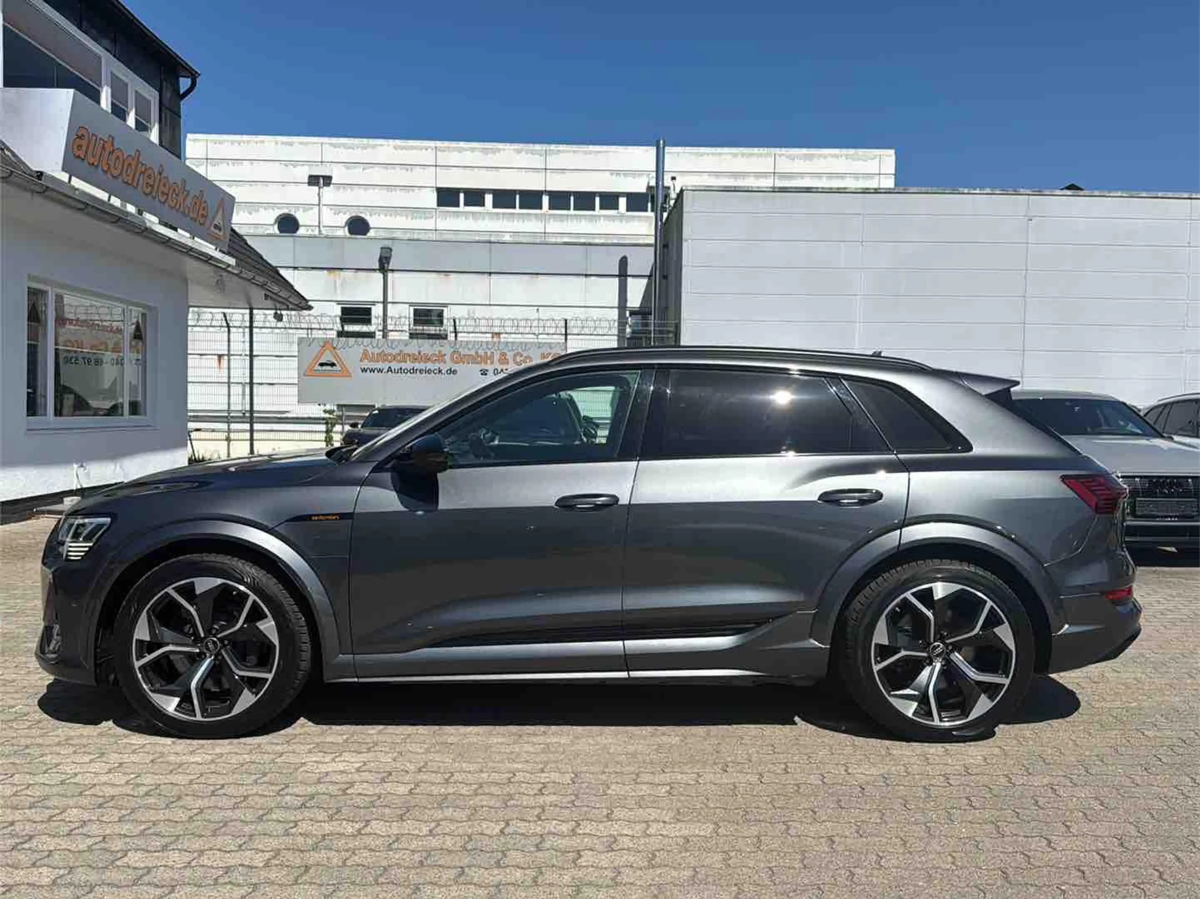 Audi e-tron S ACC PANO S-SITZE MATRIX KAMERA 4-ZONEN — photo 11