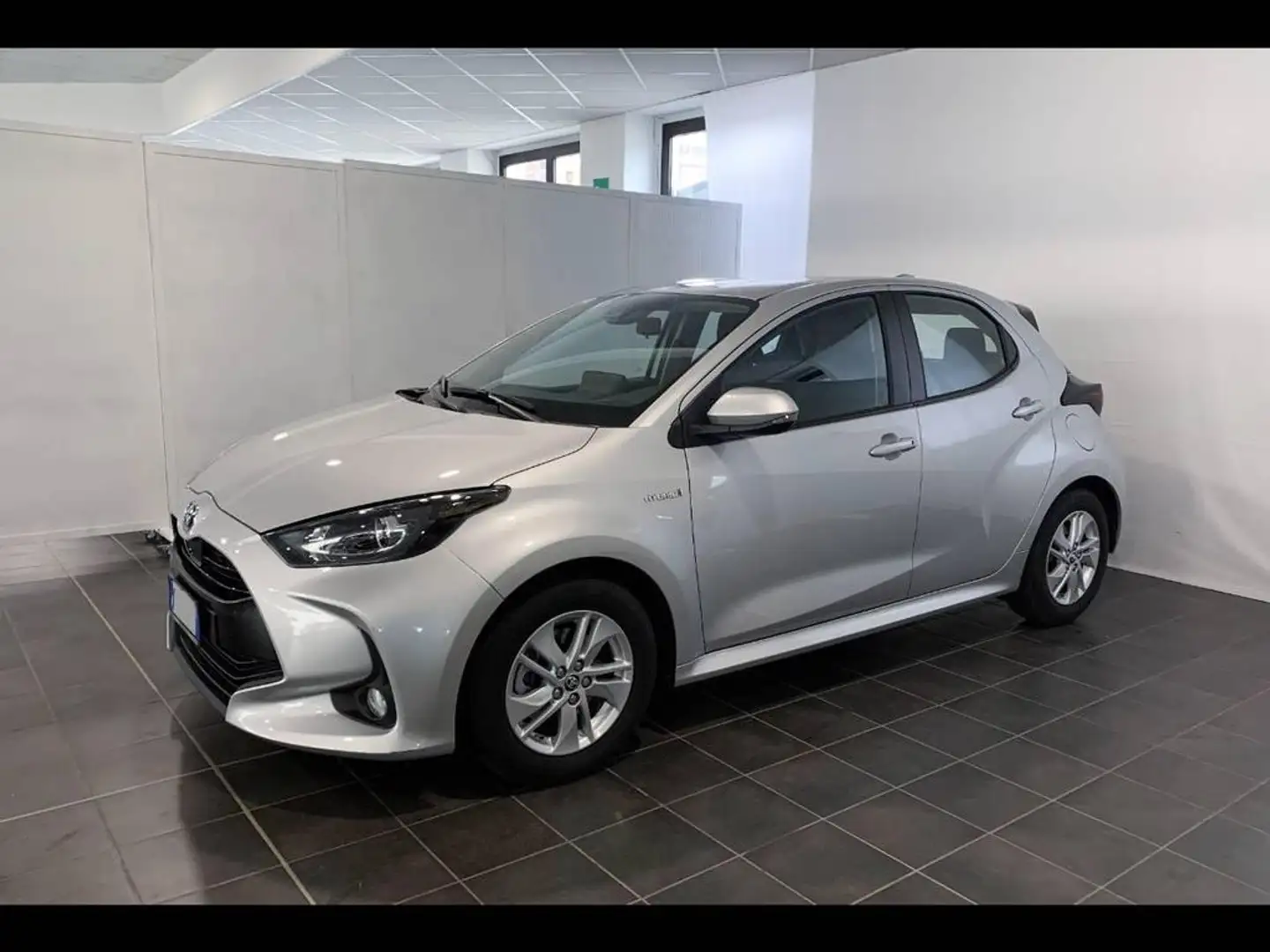 Toyota Yaris 1.5 hybrid Active Argento - 1