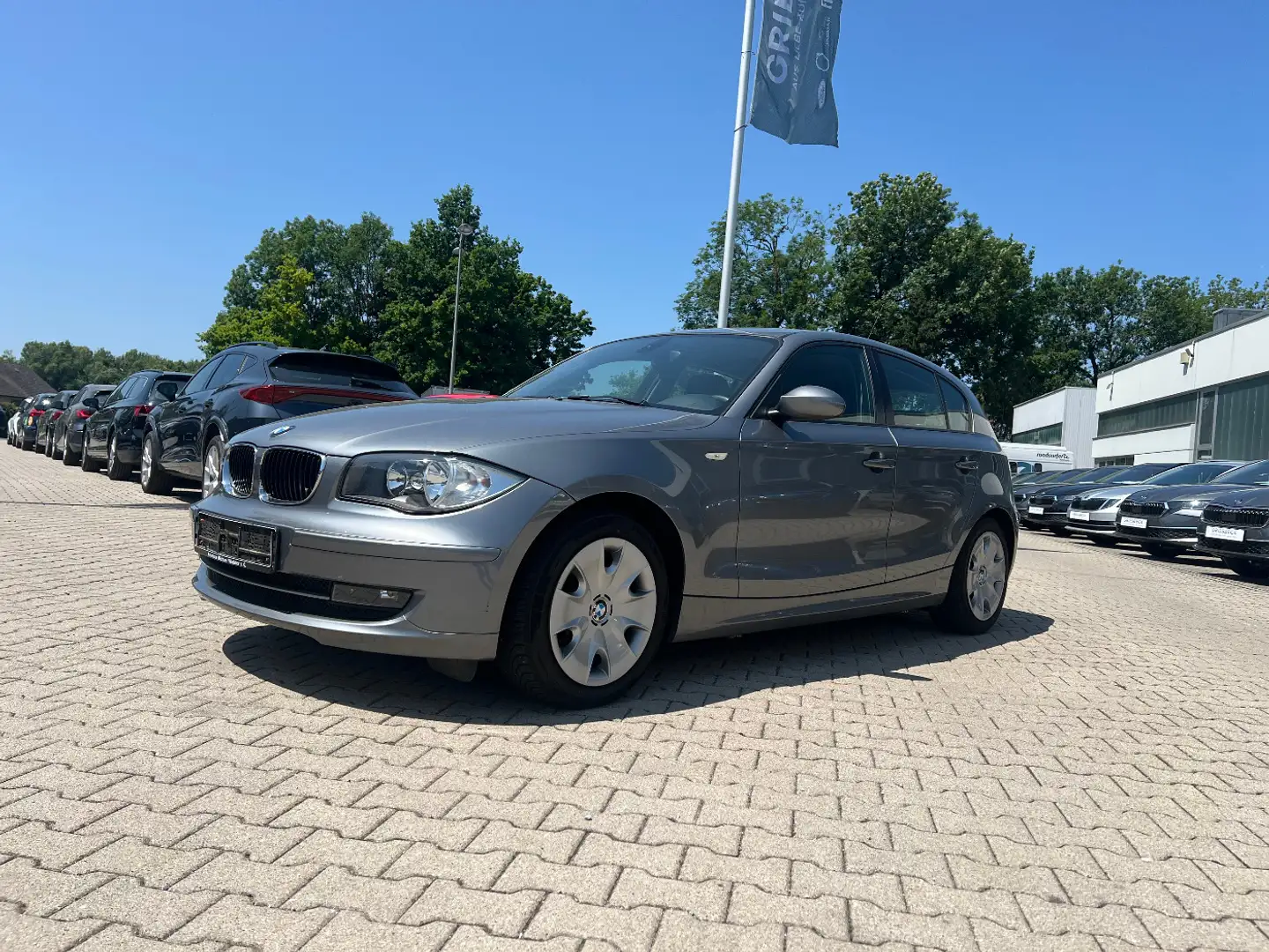 BMW 118 i *Klimaauto Sitzheizung Alu PDC NS Tempomat* Сірий - 1