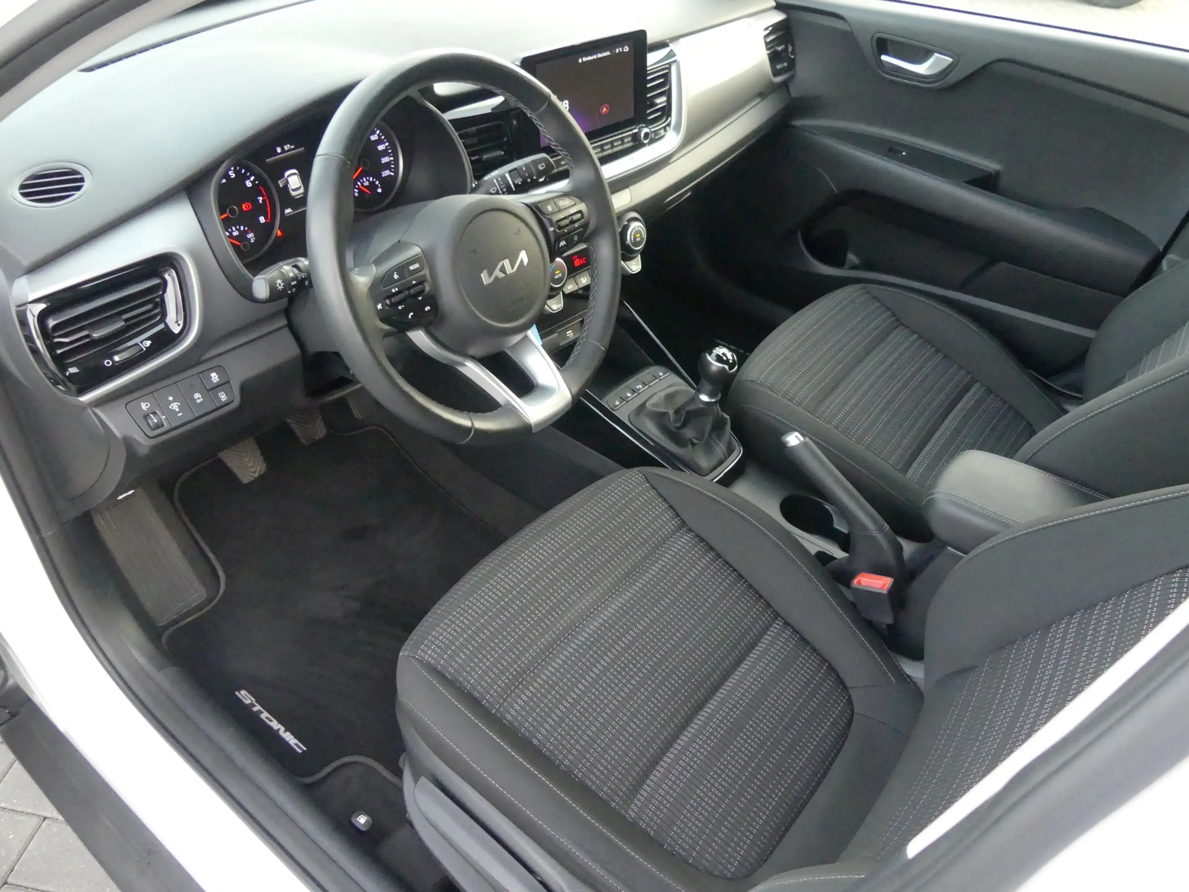 Kia Stonic 1.2 Kamera Allwetter Sitzheizung Navi Tempo — photo 8