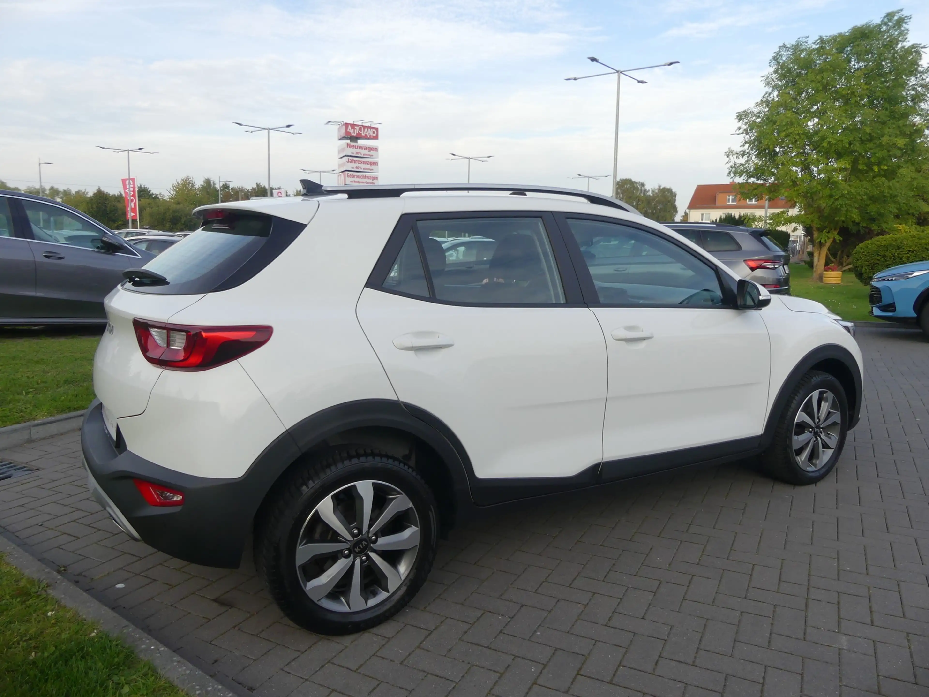Kia Stonic 1.2 Kamera Allwetter Sitzheizung Navi Tempo — photo 5