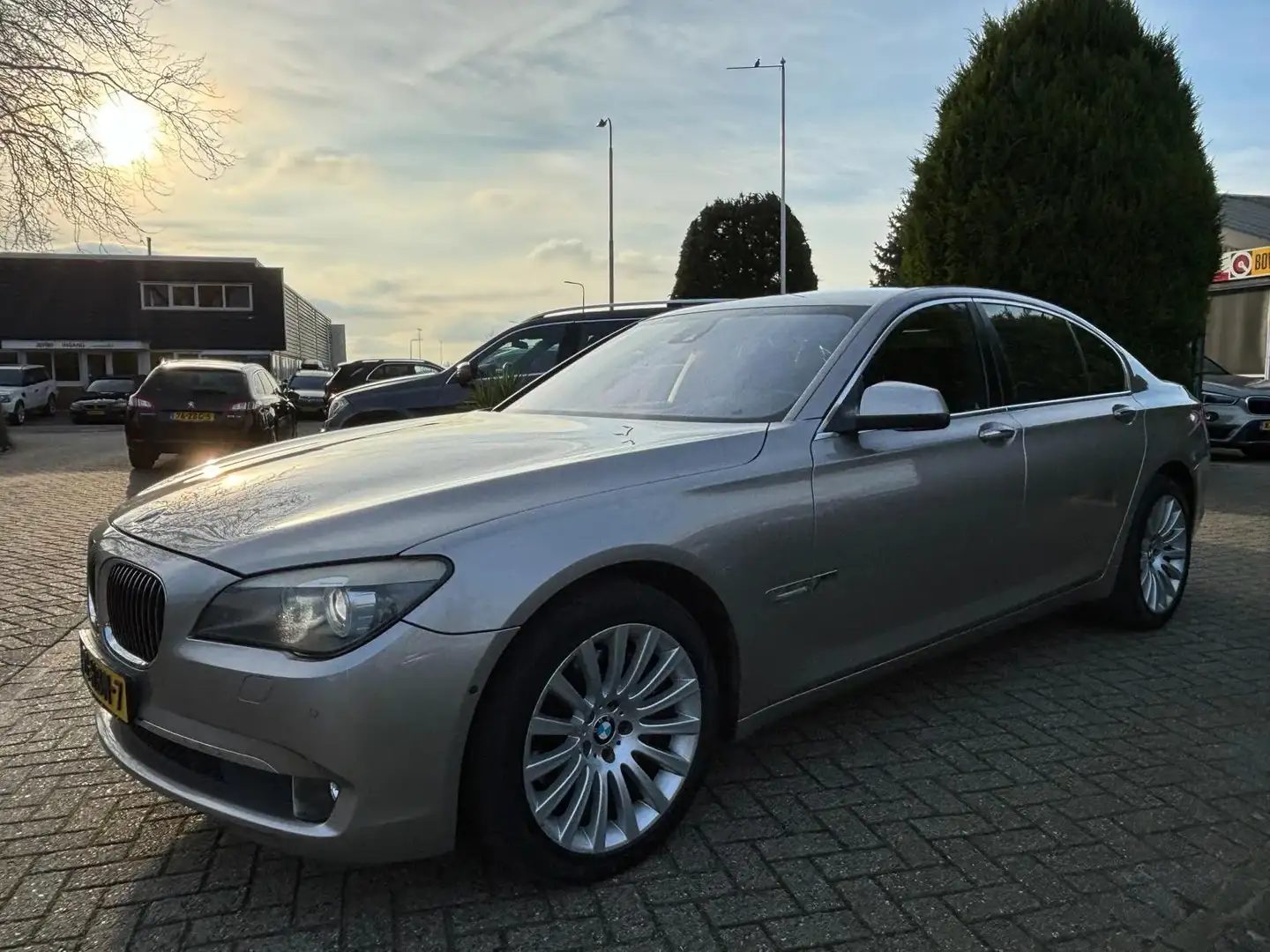 BMW 730 7-serie 730D High Exe 2008 Youngtimer F01 NL Auto siva - 2