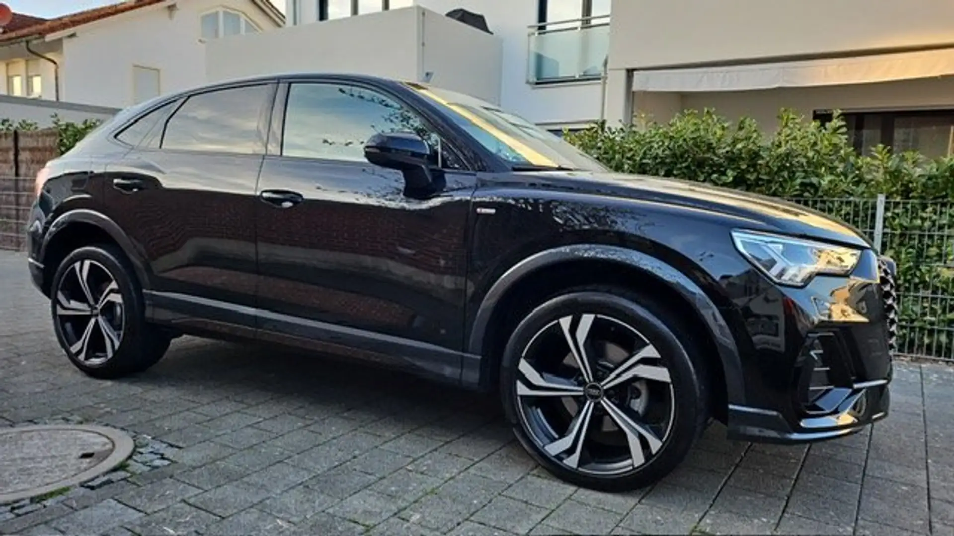 Audi Q3 Sportback 35 2.0 tdi Identity Black s-tronic Noir - 1
