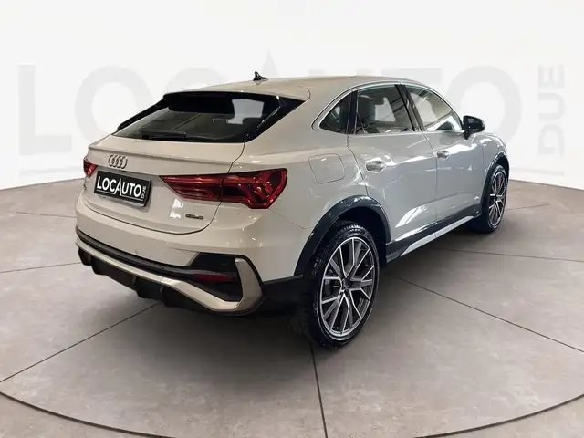 Audi Q3 view 25