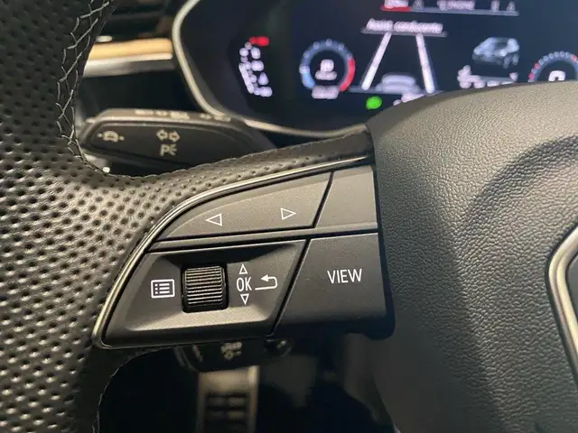 Audi Q3 view 13