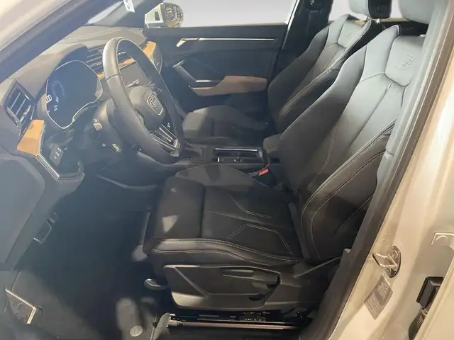 Audi Q3 view 7
