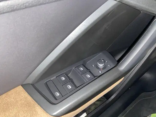 Audi Q3 view 17