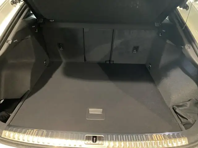 Audi Q3 view 9