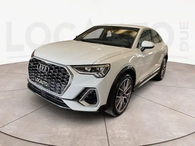 Audi Q3 view 28