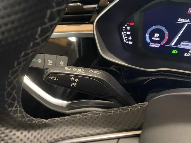 Audi Q3 view 18