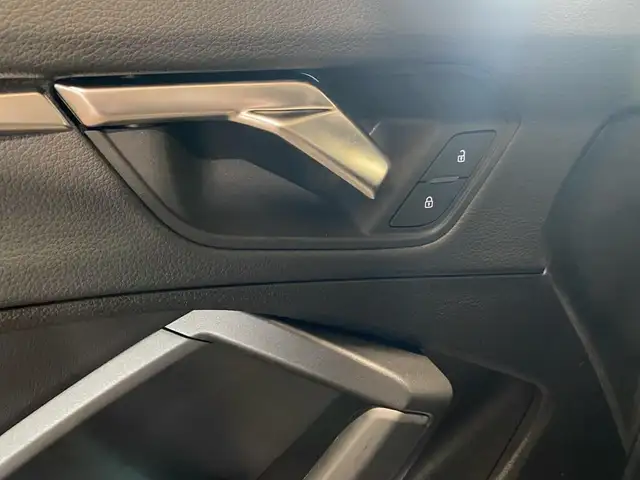 Audi Q3 view 22