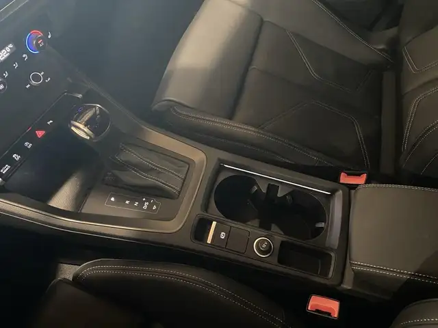 Audi Q3 view 19