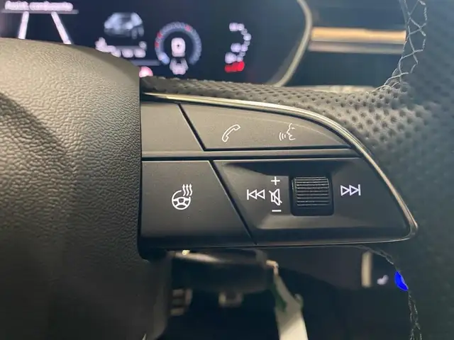 Audi Q3 view 14