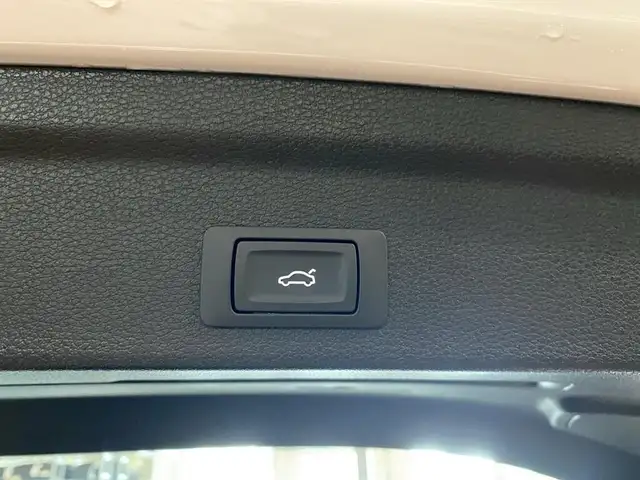 Audi Q3 view 15