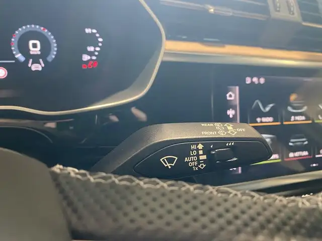 Audi Q3 view 23