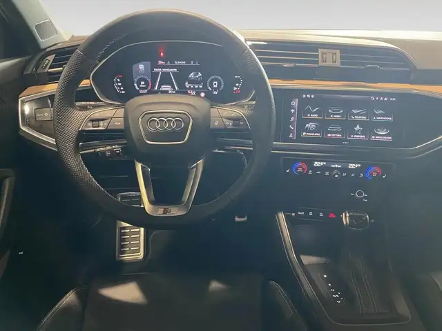 Audi Q3 view 24
