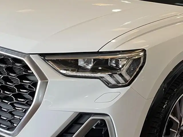 Audi Q3 view 29