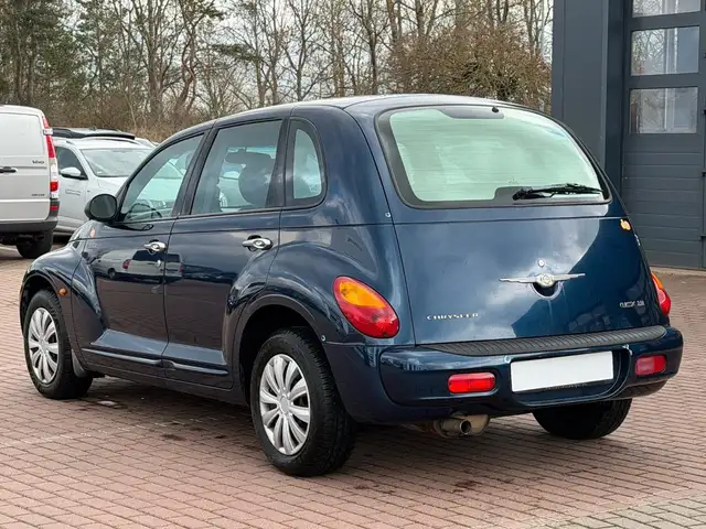 Chrysler PT Cruiser view 4