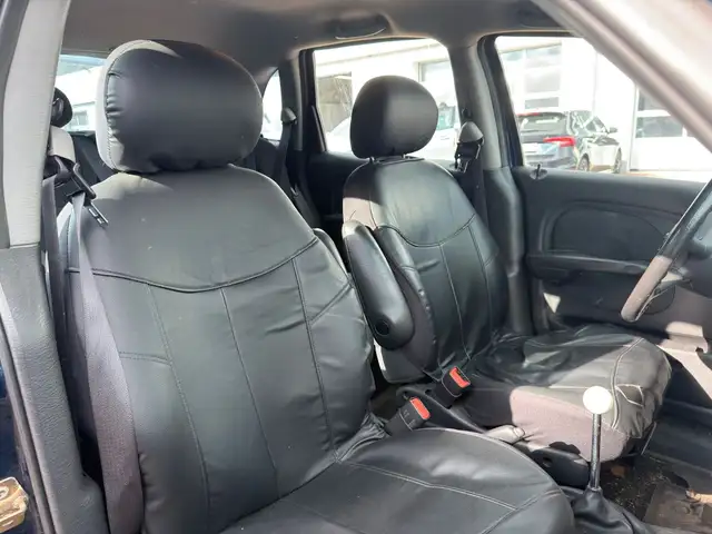 Chrysler PT Cruiser view 21