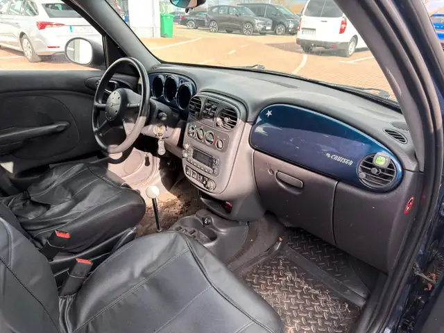 Chrysler PT Cruiser view 22
