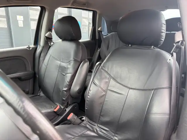 Chrysler PT Cruiser view 20