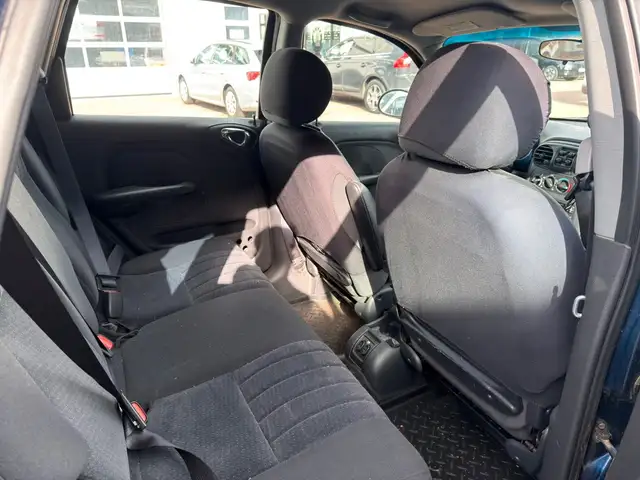 Chrysler PT Cruiser view 25
