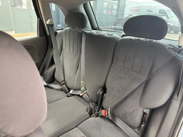 Chrysler PT Cruiser view 23