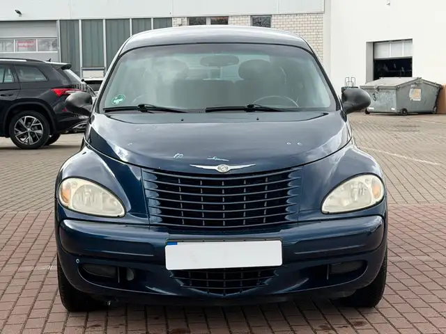 Chrysler PT Cruiser view 2