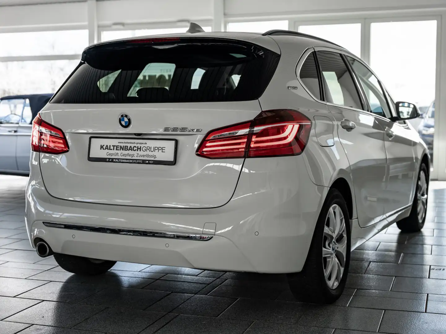 BMW 225 xe Active Tourer iPerformance Luxury Line Blanc - 2