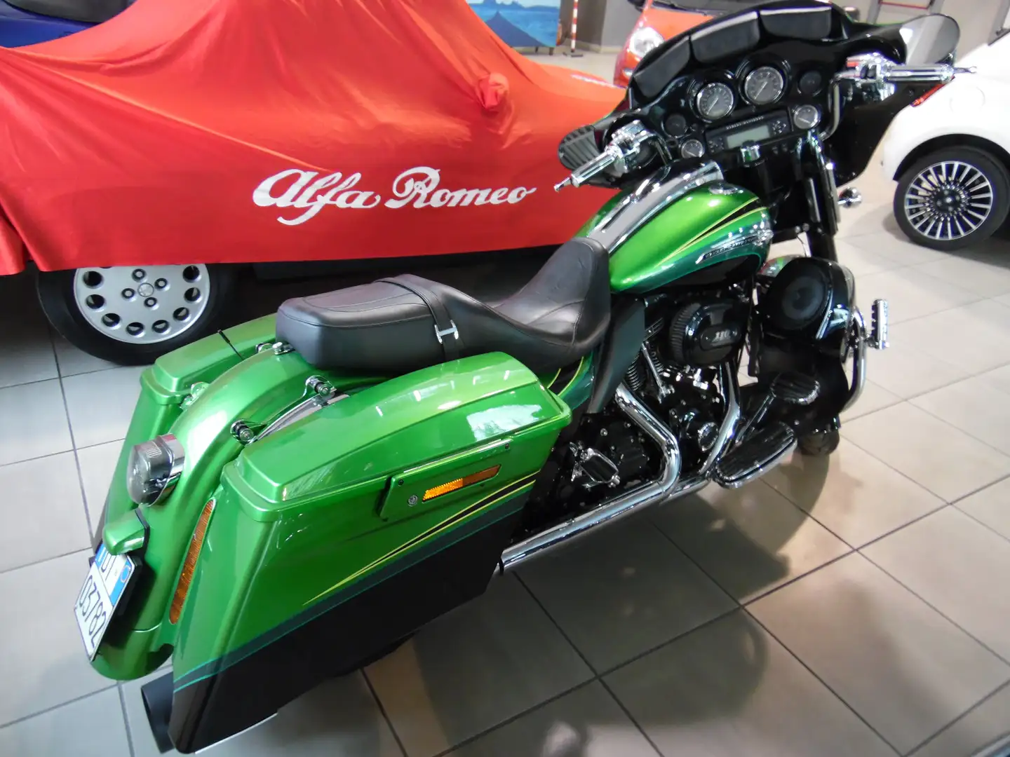 Harley-Davidson Street Glide CVO Verde - 2