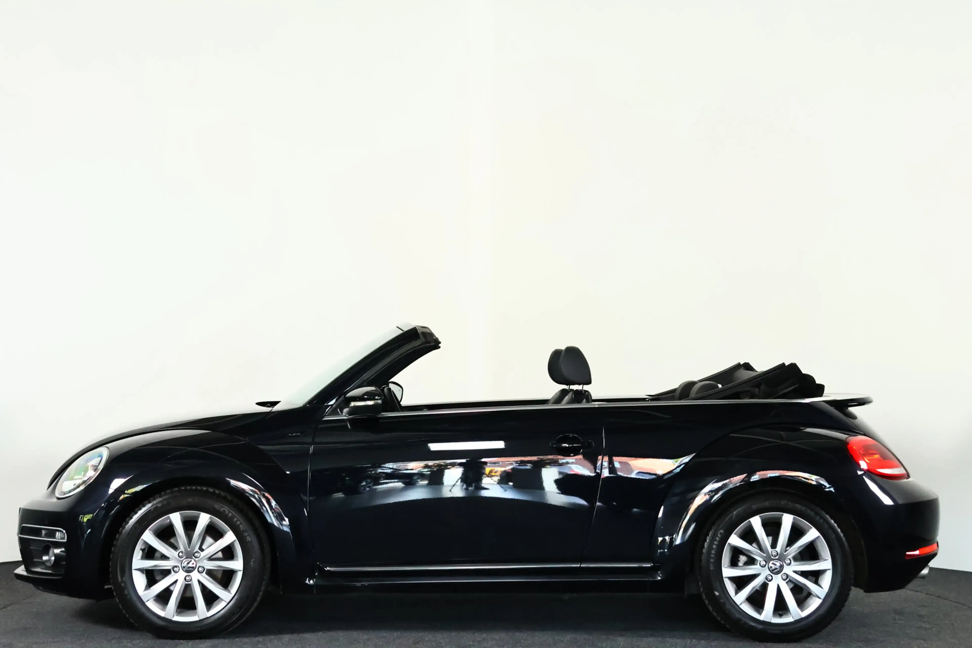Volkswagen Beetle Cabriolet 1.4 TSI Design BlueMotion Navi / Leder / — photo 31