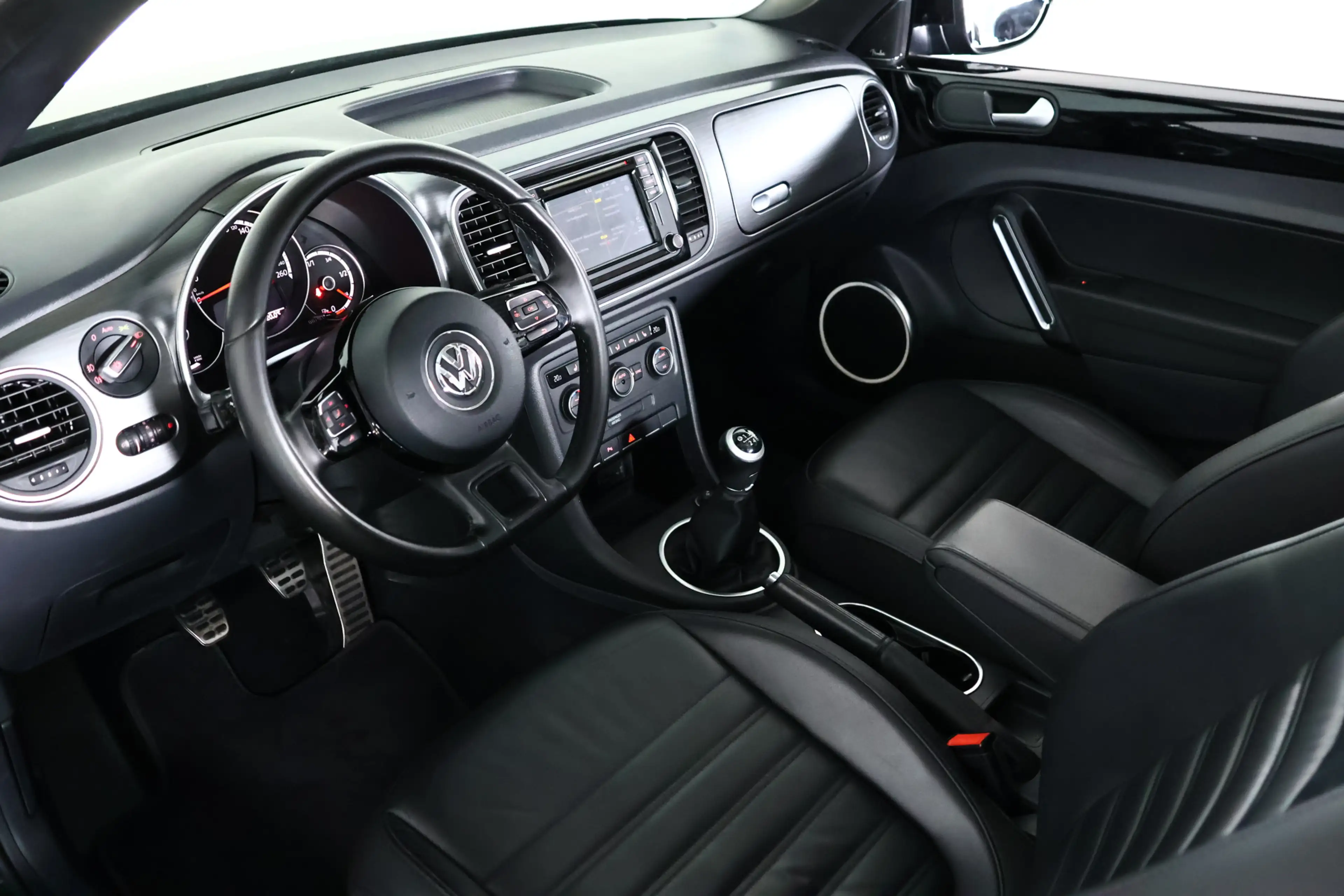 Volkswagen Beetle Cabriolet 1.4 TSI Design BlueMotion Navi / Leder / — photo 11