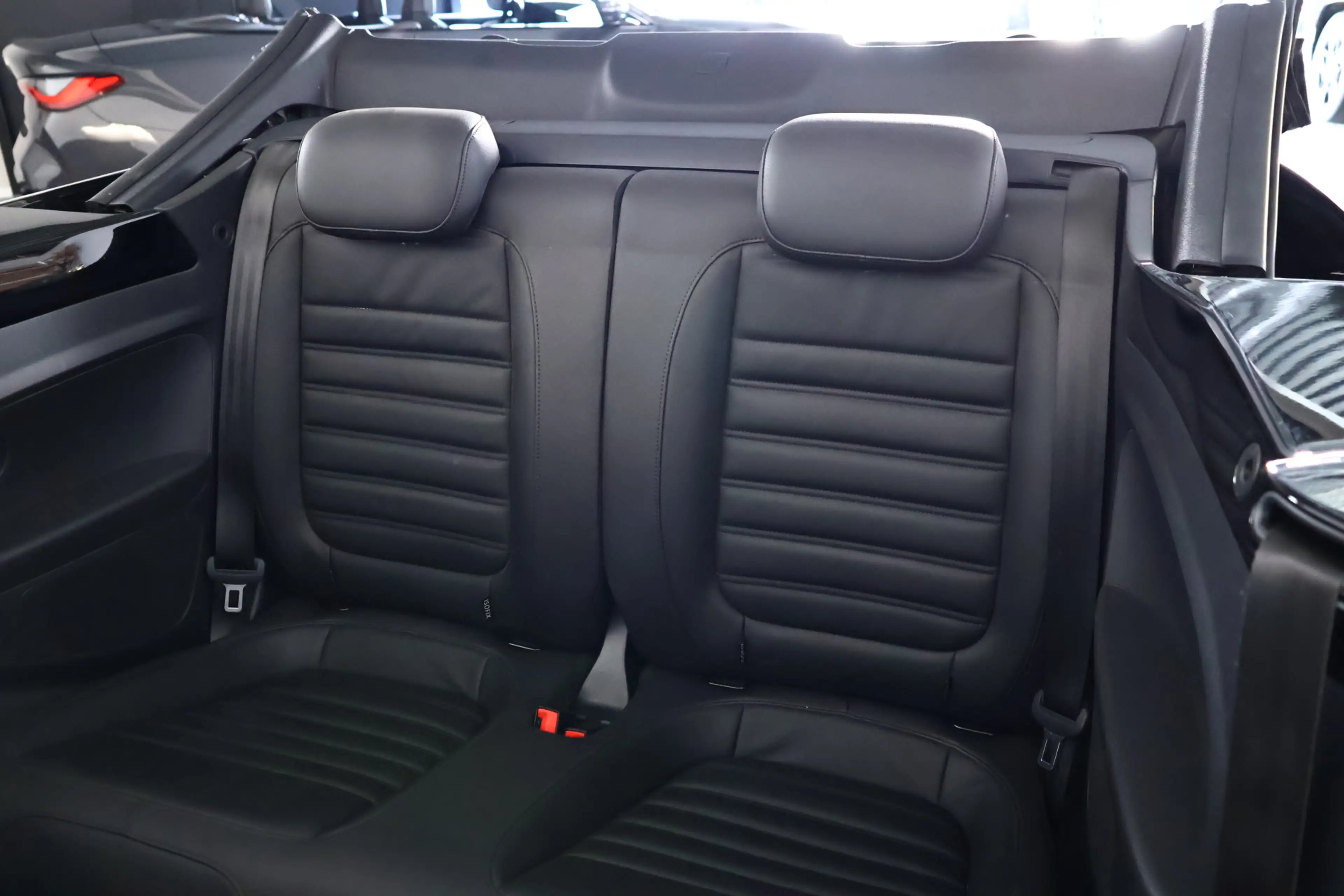 Volkswagen Beetle Cabriolet 1.4 TSI Design BlueMotion Navi / Leder / — photo 12