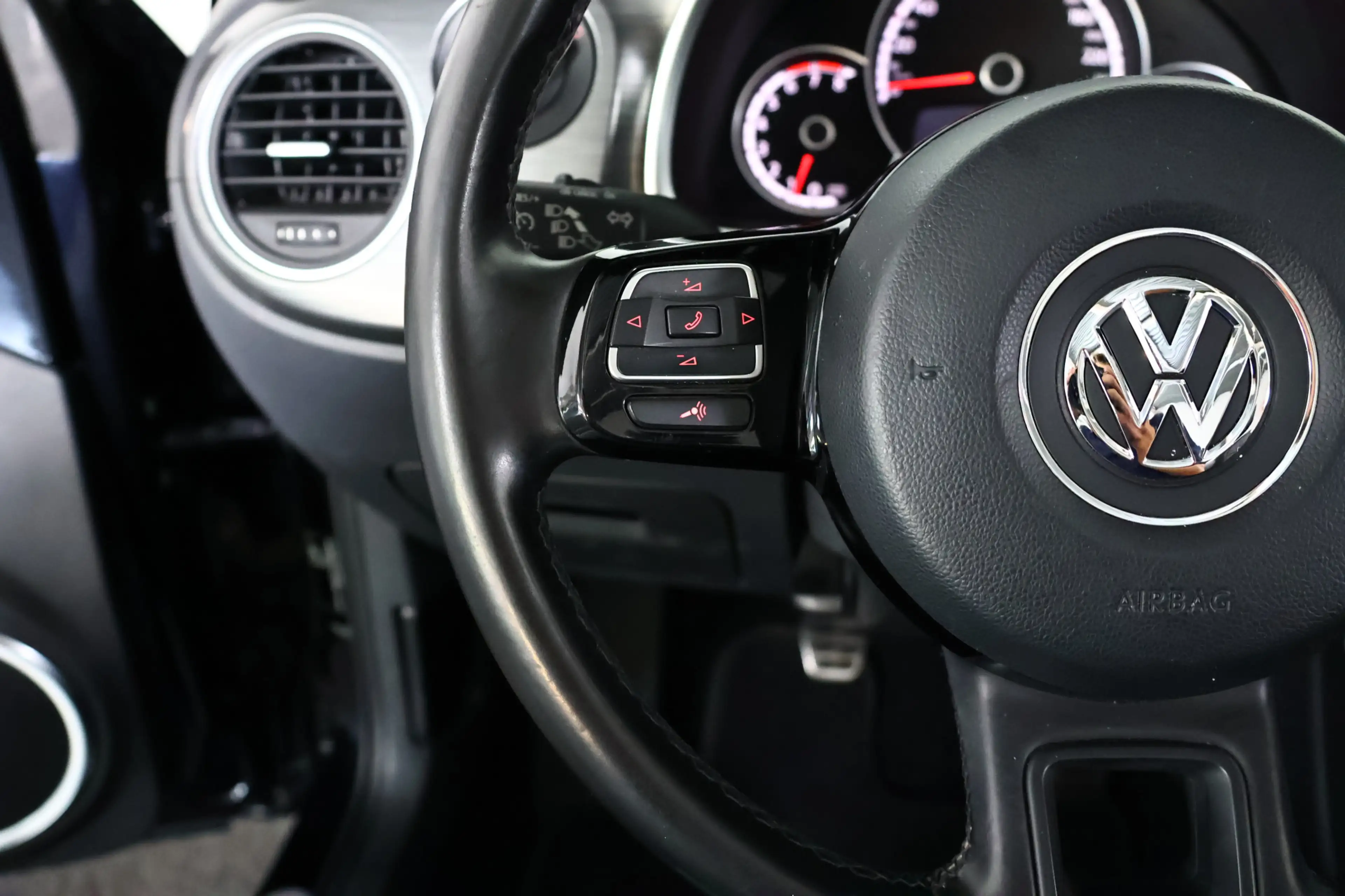 Volkswagen Beetle Cabriolet 1.4 TSI Design BlueMotion Navi / Leder / — photo 17