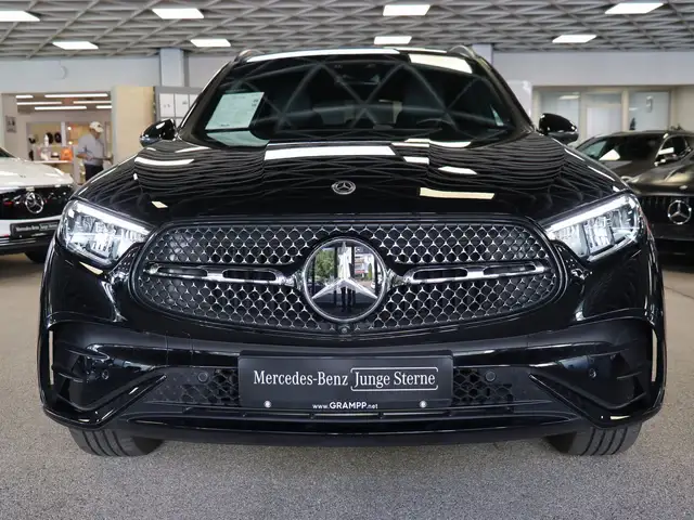 Mercedes-Benz 300 view 2