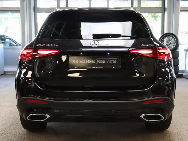 Mercedes-Benz 300 view 5