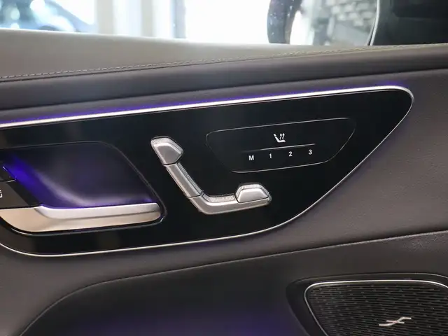 Mercedes-Benz 300 view 11