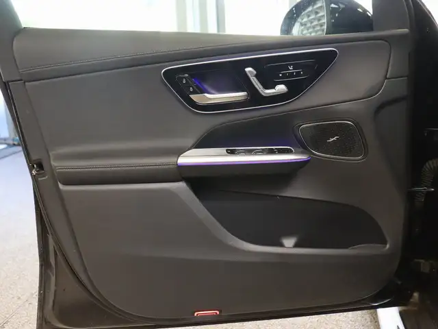 Mercedes-Benz 300 view 10